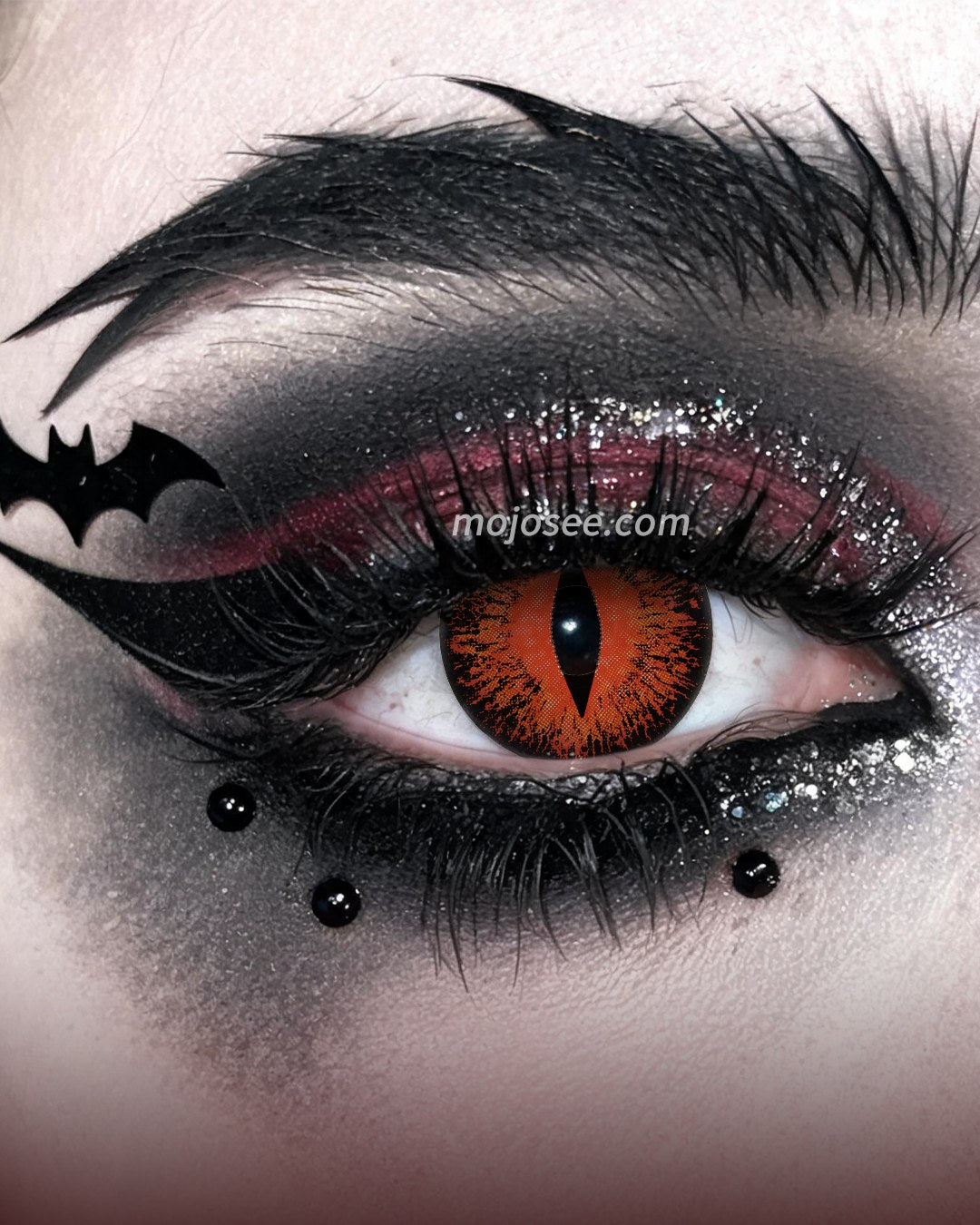 Crimson Dragon Slit Pupil Colored Contact Lenses – Red Dragon Eye — look 2